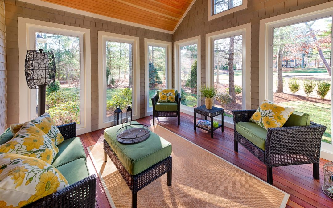 Bringing the Outdoors Inside with a Screened Porch